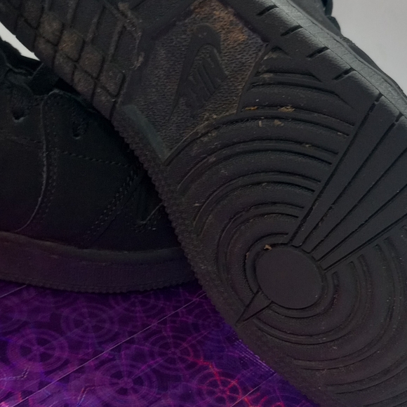 Nike Air Jordan 1 Mid Retro Triple Black Youth Sz 6.5Y Nubuck Style 554725-056 - Picture 9 of 10